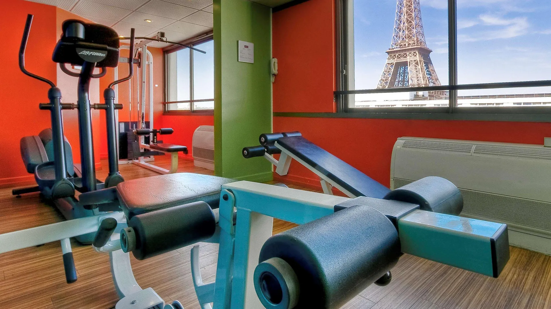 Mercure Centre Tour Eiffel Hotel 4*